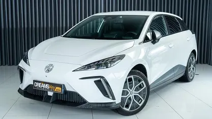 Usado MG MG4 EV 150 kW (204 HP) 2023 Branco Citadino