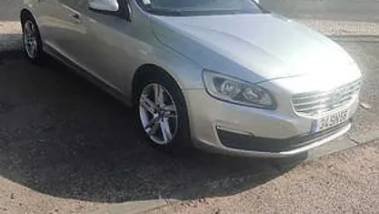 Cinzento Usado 2017 Volvo V60 Carrinha | € 9.500 (Preço justo)