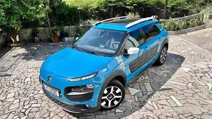 Usado Citroën C4 Cactus 110 HP (80 kW) 2016 Azul Citadino