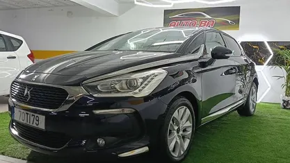 Usado DS Automobiles DS5 Chic 120 HP (88 kW) 2016 Azul Citadino