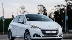 Branco Usado 2015 Peugeot 208 Citadino | € 8.490 (Bom preço)