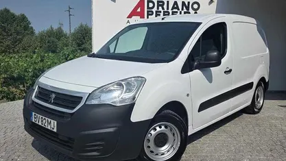 Branco Usado 2016 Peugeot Partner Monovolume | € 11.500 (Bom preço)