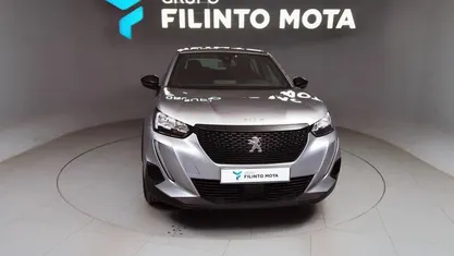 Usado Peugeot 2008 Active 100 HP (73 kW) 2023 Cinzento SUV