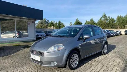 Usado Fiat Grande Punto 75 HP (55 kW) 2009 Cinzento Citadino
