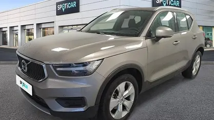 Usado Volvo XC40 Momentum 129 HP (94 kW) 2022 SUV