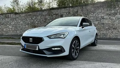 Branco Usado 2021 Seat Leon Sedan | € 22.500 (Preço justo)