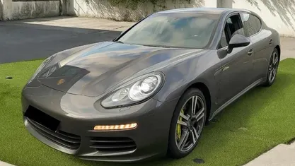 Cinzento Usado 2014 Porsche Panamera Sedan | € 37.000 (Bom preço)
