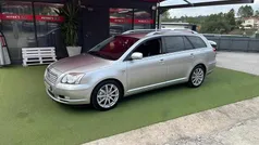 Cinzento Usado 2003 Toyota Avensis Citadino | € 6.450 (Preço justo)