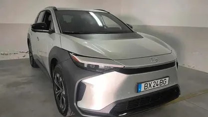 Cinzento Usado 2023 Toyota bZ4X SUV | € 33.990 (Bom preço)