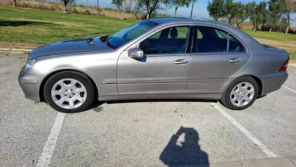 Cinzento Usado 2004 Mercedes C220 Sedan | € 8.000 (Preço justo)