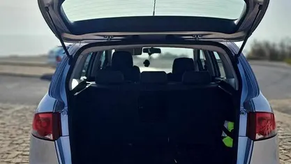 Usado Seat Altea 105 HP (77 kW) 2010 Cinzento Monovolume