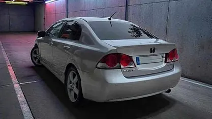 Usado Honda Civic Hybrid 129 HP (94 kW) 2008 Cinzento Sedan