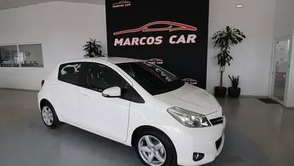 Branco Usado 2013 Toyota Yaris Life Citadino | € 13.700 (Preço justo)
