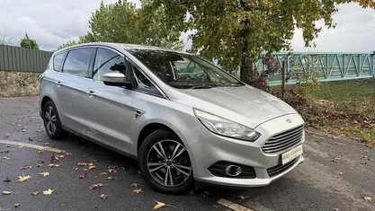 Cinza Usado 2017 Ford S-MAX Titanium Monovolume | € 19.990 (Preço justo)