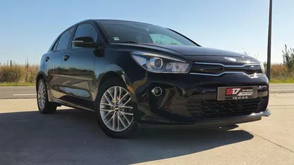 Preto Usado 2019 Kia Rio Citadino | € 11.480 (Preço justo)