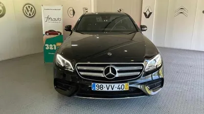 Usado Mercedes E220 194 HP (142 kW) 2019 Preto Sedan