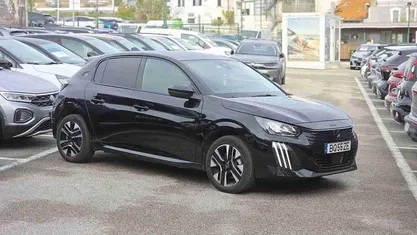 Usado Peugeot e-208 Allure 114 kW (156 HP) 2025 Citadino