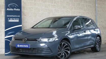 Cinza Usado 2023 VW Golf VIII Life | € 21.450 (Preço justo)