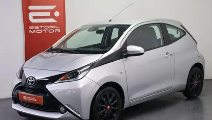 Cinza Usado 2018 Toyota Aygo X-play Citadino | € 10.500 (Preço justo)