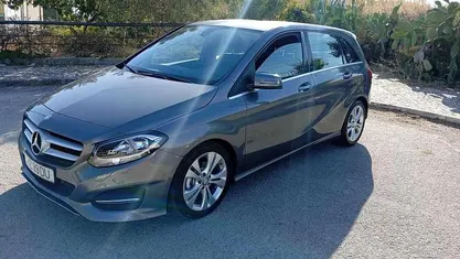 Usado 2016 Mercedes B180 Urban Monovolume | € 15.300 (Bom preço)