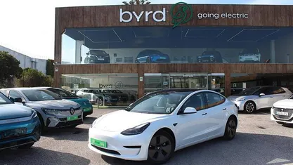 Branco Usado 2021 Tesla Model 3 Standard Range Plus Sedan | € 25.900 (Preço justo)