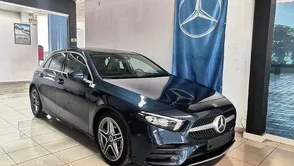 Azul Usado 2021 Mercedes A200 | € 28.490 (Preço justo)