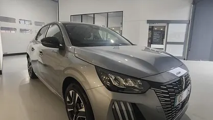 Usado 2026 Peugeot e-208 Allure Citadino | € 30.990 (Preço justo)