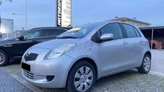 Cinzento (metalizado) Usado 2007 Toyota Yaris | € 6.490 (Preço justo)