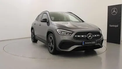 Cinzento Usado 2023 Mercedes GLA180 AMG line SUV | € 42.990 (Preço justo)