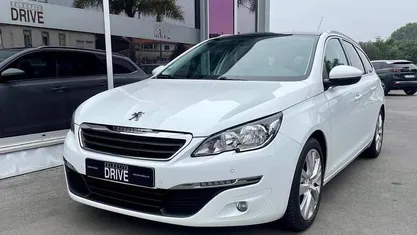 Branco Usado 2015 Peugeot 308 Allure Carrinha | € 11.900 (Preço justo)