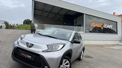 Cinzento Usado 2023 Toyota Aygo X SUV | € 16.950 (Preço justo)