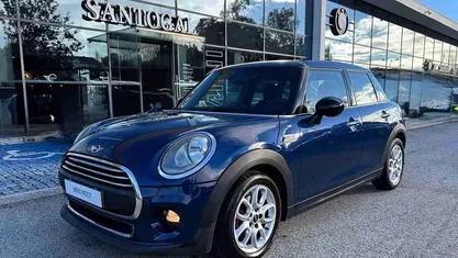 Usado Mini ONE 102 HP (75 kW) 2018 Vermelho Citadino
