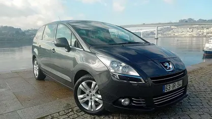 Cinzento Usado 2010 Peugeot 5008 | € 8.900 (Preço justo)