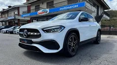 Branco Usado 2023 Mercedes GLA180 AMG line SUV | € 44.990 (Preço justo)