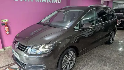 Castanho Usado 2022 VW Sharan Highline Monovolume | € 35.600 (Preço justo)