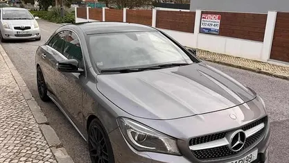 Cinzento Usado 2014 Mercedes CLA220 Sedan | € 20.500 (Preço justo)