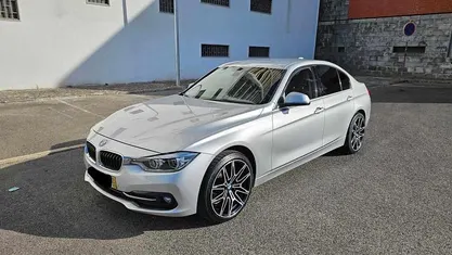 Cinzento Usado 2019 BMW 318 Sedan | € 23.500 (Super Preço)