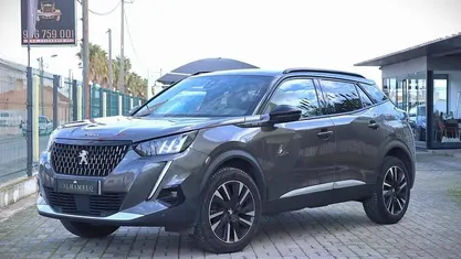 Usado Peugeot 2008 GT 130 HP (95 kW) 2021 Cinzento SUV