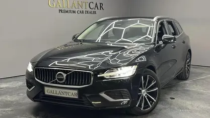 Preto Usado 2023 Volvo V60 Core Carrinha | € 38.500 (Preço justo)