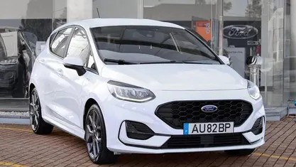 Branco Usado 2022 Ford Fiesta ST-Line Citadino | € 15.990 (Preço justo)