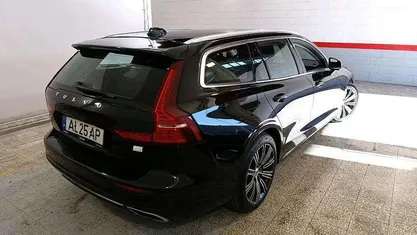 Usado 2021 Volvo V60 Carrinha | € 28.750 (Preço justo)