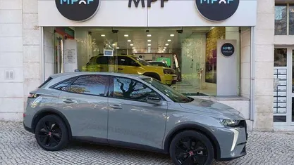 Cinzento Usado 2024 DS Automobiles DS7 Crossback SUV | € 32.990 (Bom preço)