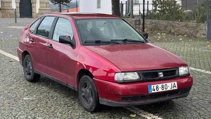 Usado Seat Cordoba 50 HP (36 kW) 1997 Vermelho Sedan