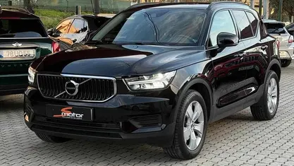 Preto Usado 2021 Volvo XC40 Momentum SUV | € 26.950 (Preço justo)