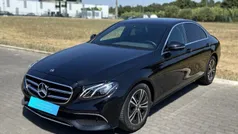 Preto Usado 2020 Mercedes E220 Avantgarde Sedan | € 35.750 (Preço justo)