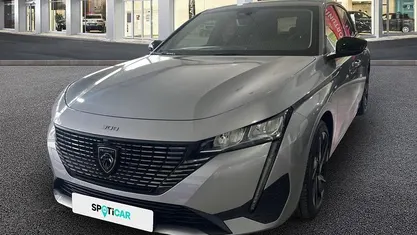 Usado Peugeot 308 Allure 130 HP (95 kW) 2024 Cinzento Sedan