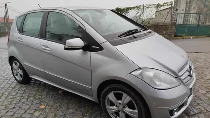 Cinzento Usado 2010 Mercedes A180 Citadino | € 7.900 (Preço justo)