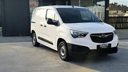 Branco Usado 2021 Opel Combo | € 12.450 (Preço justo)