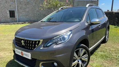 Usado Peugeot 2008 Allure 130 HP (95 kW) 2019 SUV