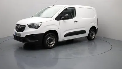 Usado Opel Combo Enjoy 101 HP (74 kW) 2022 Sedan